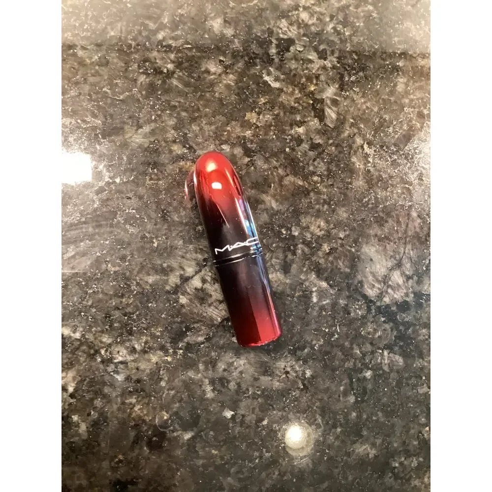 Mac Love Me Lipstick Full 0.1 Oz/3g‎ 423 E for effortless makeup